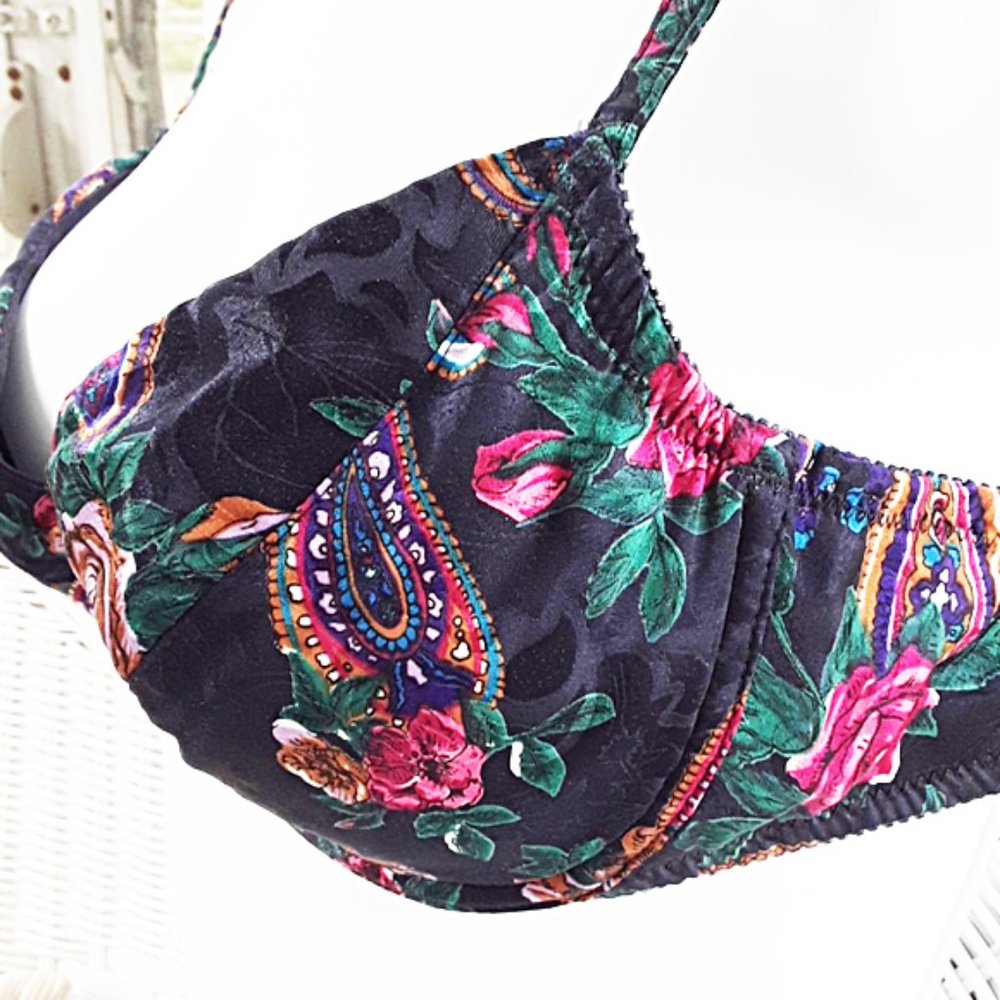 Victoria Secret Underwire PushUp Bra! EUC - Picture 2 of 8